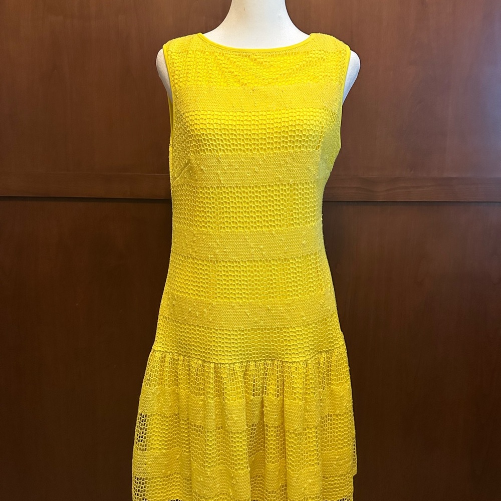 Elegant Yellow Sleeveless Dress